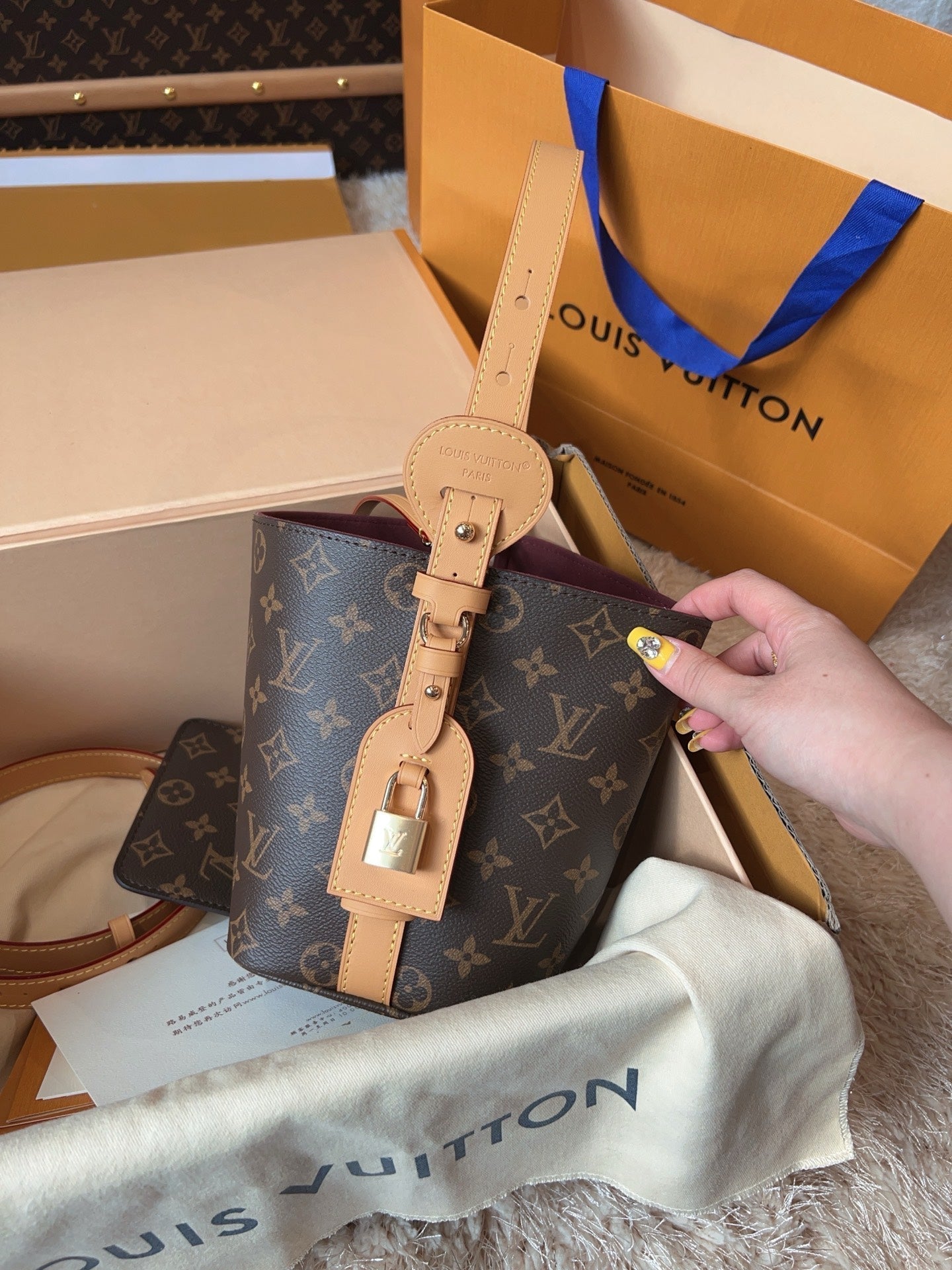 LV Sac Noé BB Monogram Canvas Bucket Shoulder Bag with Leather Trim and Drawstring Closure (16 x 18 x 12) cm